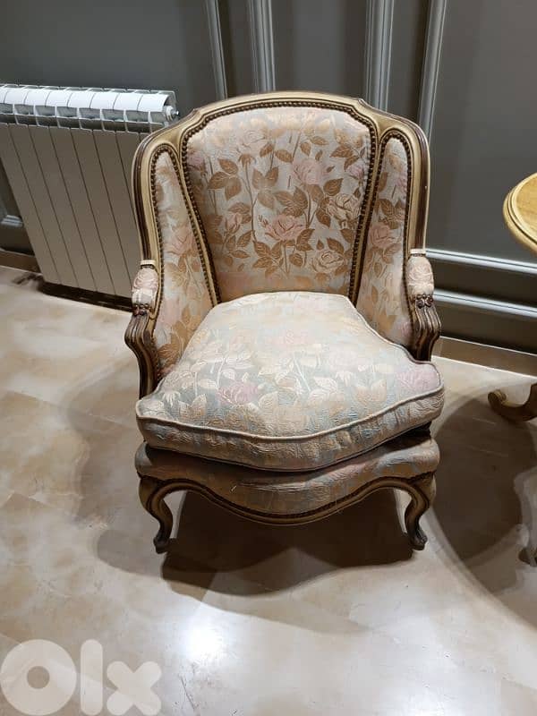 2 Vintage chairs without the table 3
