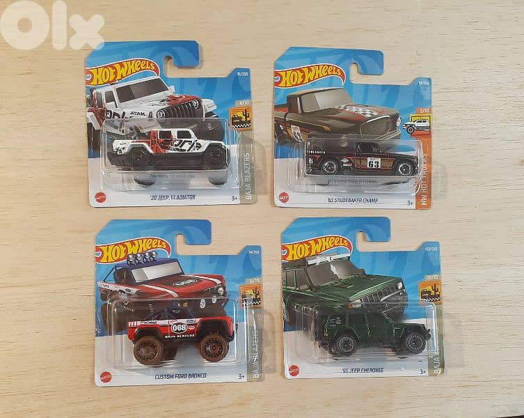 Hot Wheels diecast car model 1;64 4