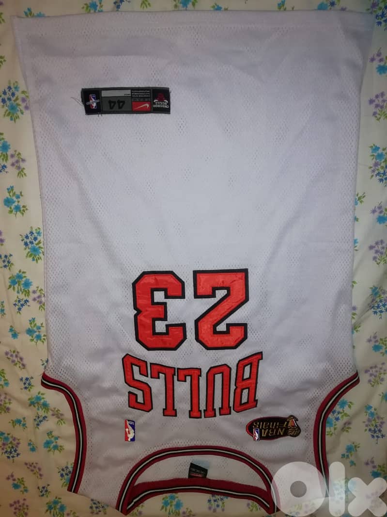 Chicago Bulls Michael Jordan #23 jersey size 44 by Nike for NBA final 0