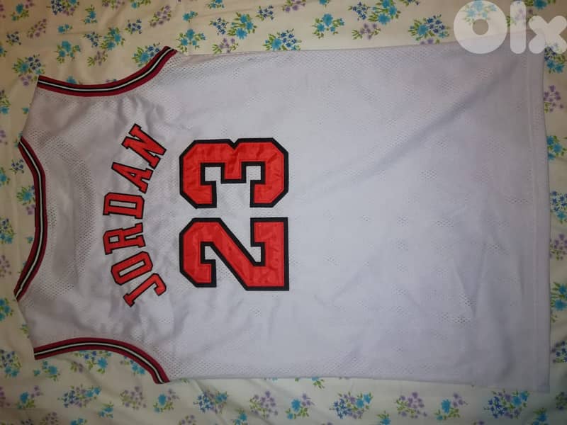 Chicago Bulls Michael Jordan #23 jersey size 44 by Nike for NBA final 5
