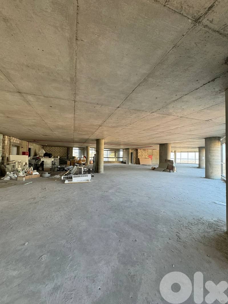 SHOWROOM DIRECTLY ON HIGHWAY BAABDA PRIME (500Sq) SPACIOUS, (BAR-215) 0