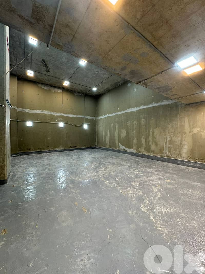 WAREHOUSE IN BAABDA PRIME DIRECTLY ON HIGHWAY (850Sq) , (BAR-215) 0