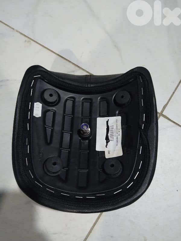 Moto Guzzi V9 bobber rear seat 2