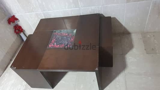 طاولة غرفة جلوس