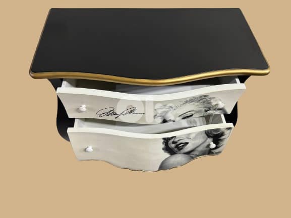Marilyn Monroe Console 3