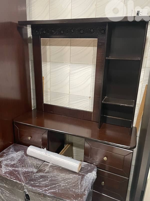 غرفة نوم كاملة مستعملة شبه جديدة 6