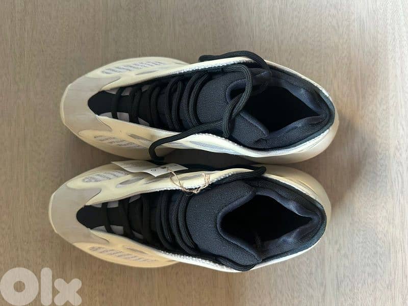 Yeezy 700 V3 Azael 1