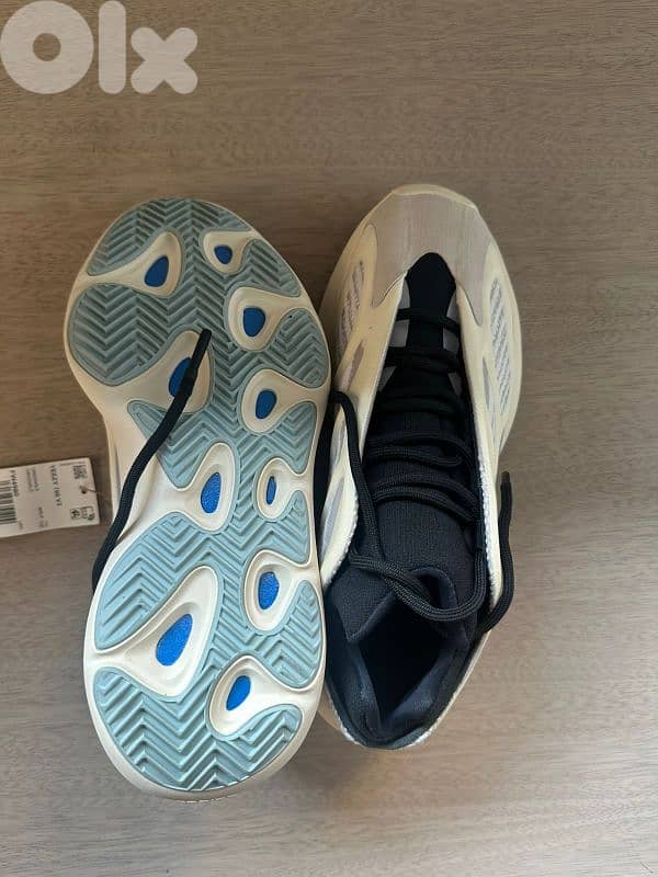 Yeezy 700 V3 Azael 3