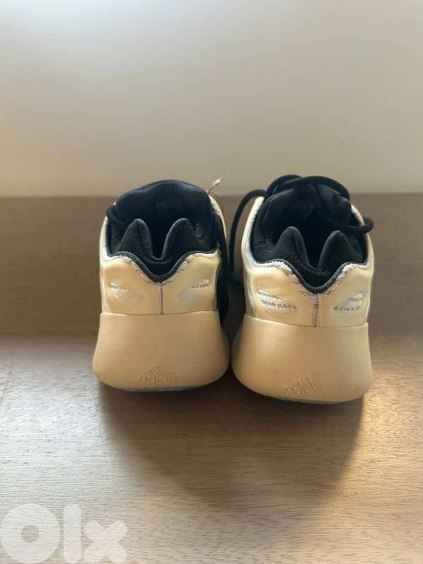 Yeezy 700 V3 Azael 4