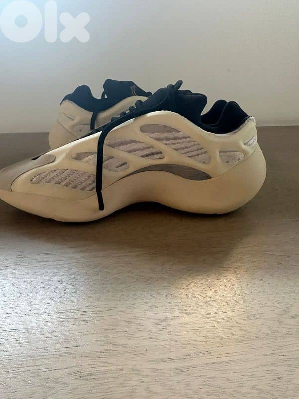 Yeezy 700 V3 Azael 5