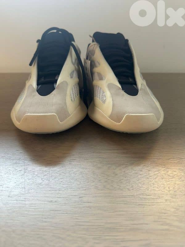 Yeezy 700 V3 Azael 6