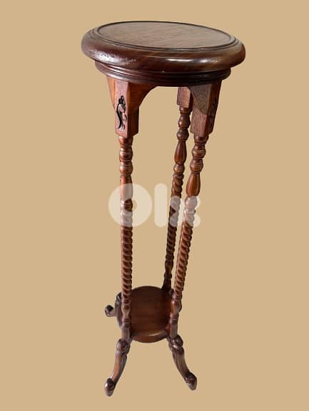 Wood Pedestal Stand 1