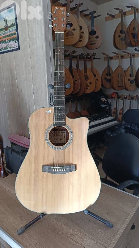acoustic guitar mahogani wood and spruce 0