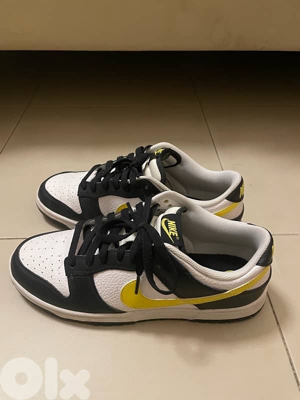 Nike Dunks Low Yellow Panda 1