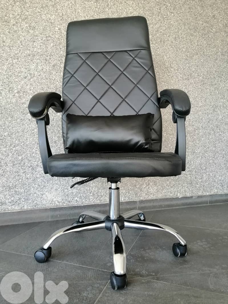 "كرسي مكتب باللون الاسود تصميم عصري ومريح جدا 0