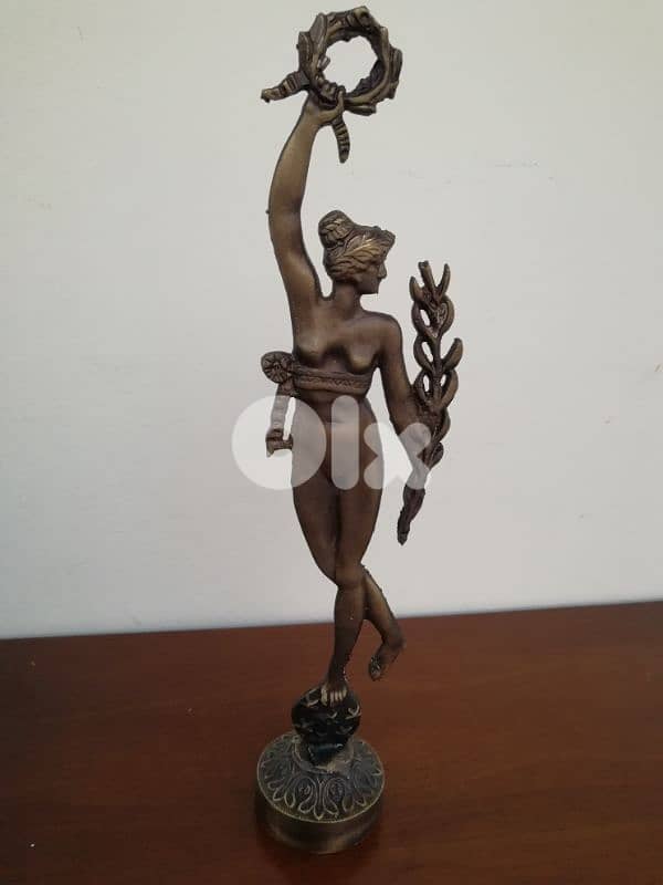 تحفة المرأة الرومانية 0