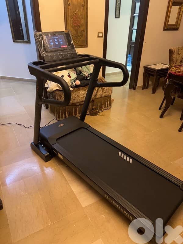 Motorized treadmill with tv (WIFI) 0