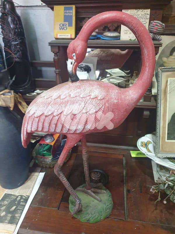 pink flamingo bird yard decor, in excellent condition, 1