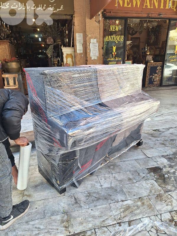 piano beautiful sound brand Yamaha 3 pedal like new 2