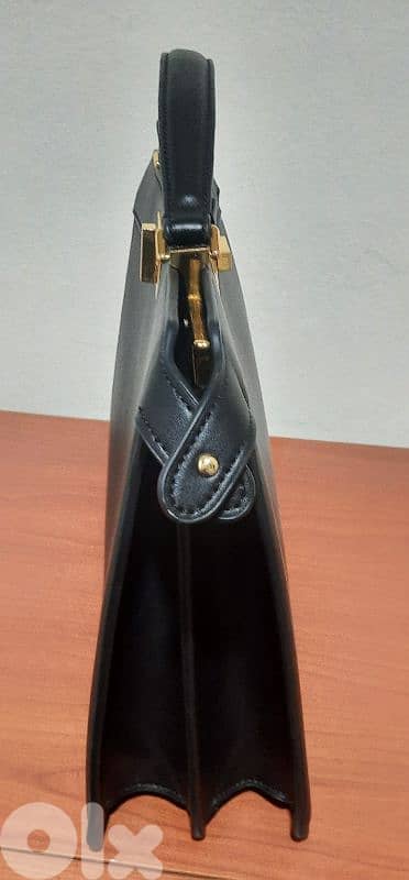 Handbag sac Fendi black. جزدان اسود 1