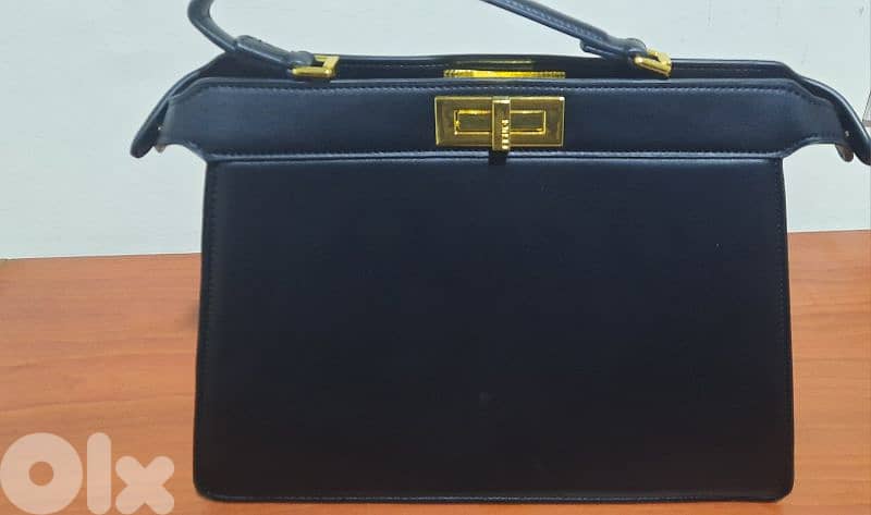 Handbag sac Fendi black. جزدان اسود 2