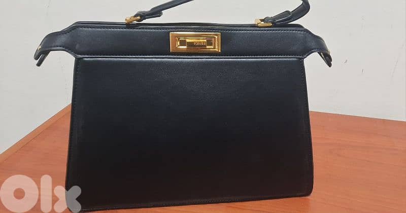 Handbag sac Fendi black. جزدان اسود 3