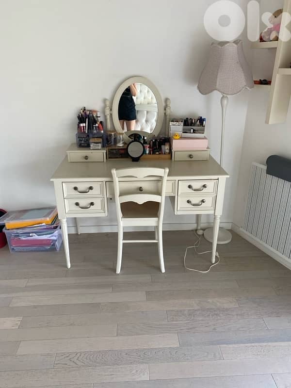 Pottery Barn girl bedroom 1