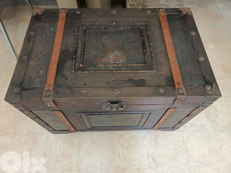 Vintage travel trunk 0