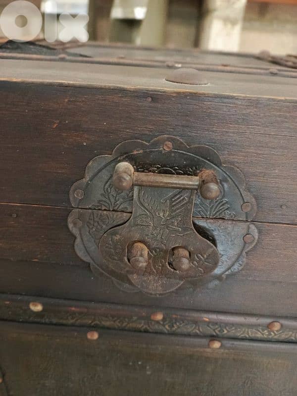 Vintage travel trunk 2