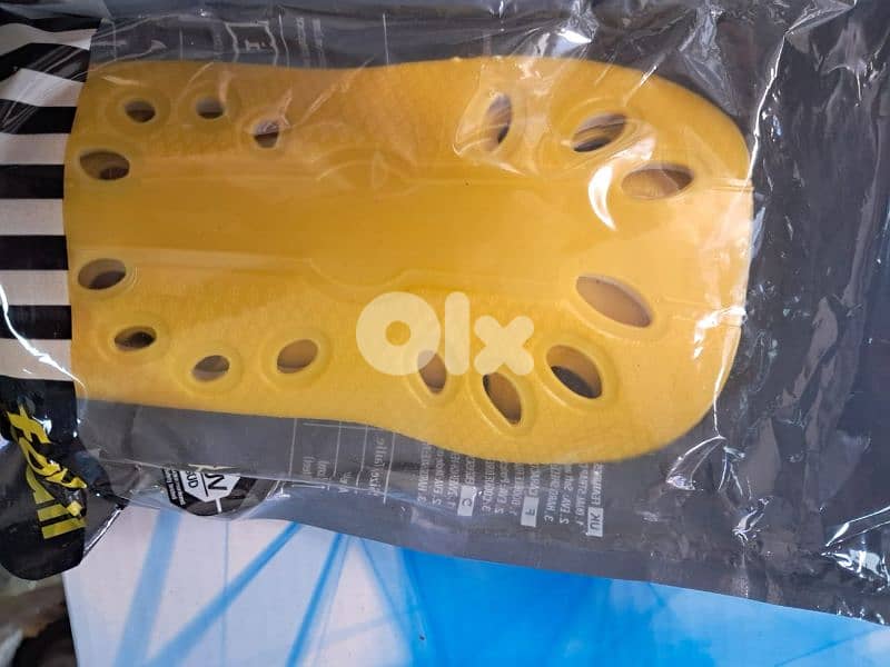 football original shin guards كسرات فوتبول الأصلي 0