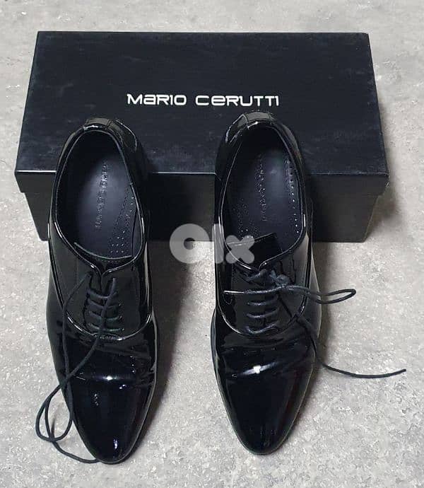 Mario cerutti  n 41 like new  shiny black 8$ beyrot ashrafiye 03723895 0