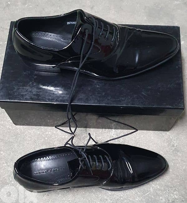 Mario cerutti  n 41 like new  shiny black 8$ beyrot ashrafiye 03723895 1