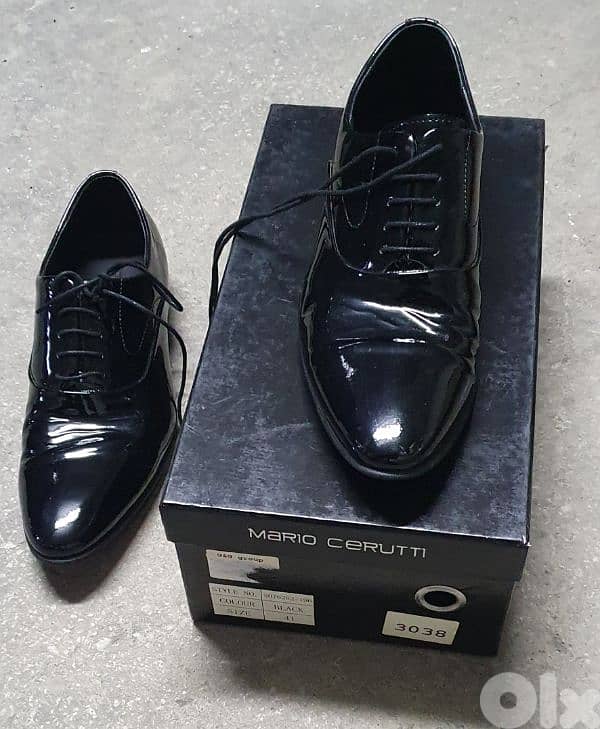 Mario cerutti  n 41 like new  shiny black 8$ beyrot ashrafiye 03723895 2