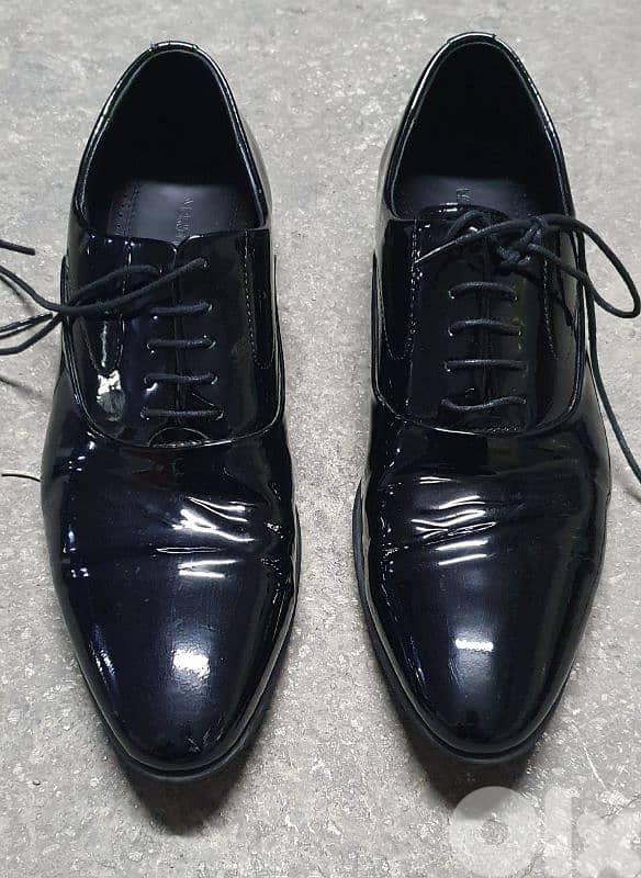 Mario cerutti  n 41 like new  shiny black 8$ beyrot ashrafiye 03723895 8