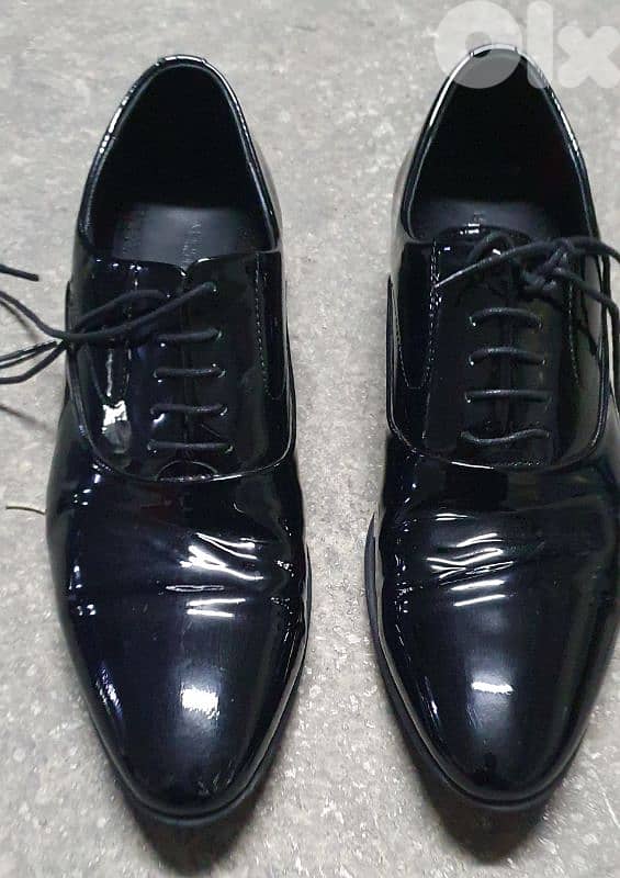 Mario cerutti  n 41 like new  shiny black 8$ beyrot ashrafiye 03723895 9