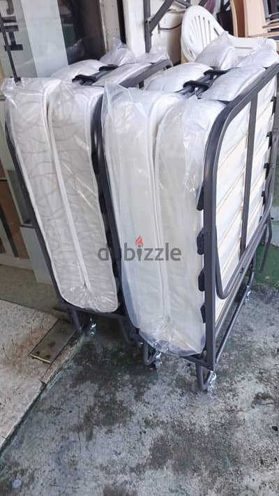 تخت كسر إيطالي.  Lit pliant