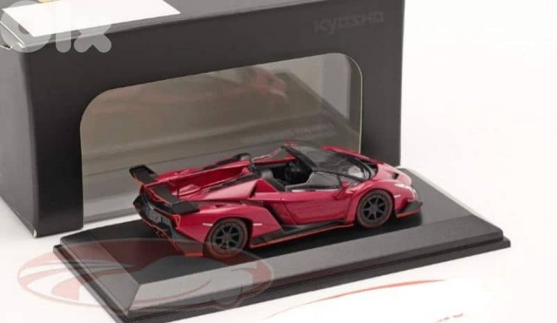 Lamborghini Veneno Roadster diecast car model 1;64. 4