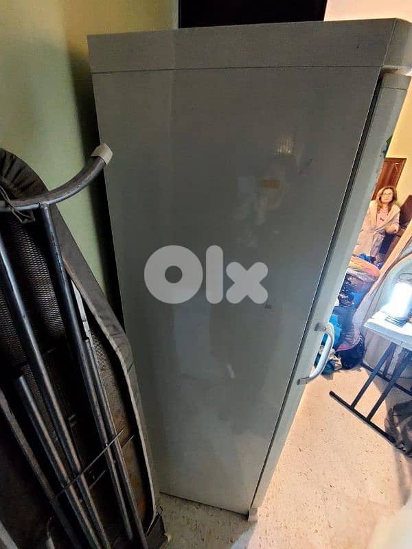 ثلاجة "فريزر" بحالة ممتازة جدا "CAMPOMATIC" 2