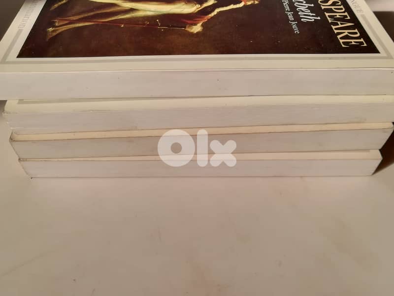 5 pocket books by Shakespeare in French 2