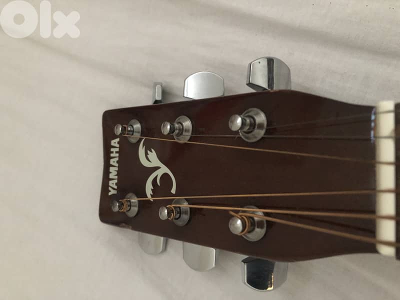Accoustic Guitar Yamaha 1