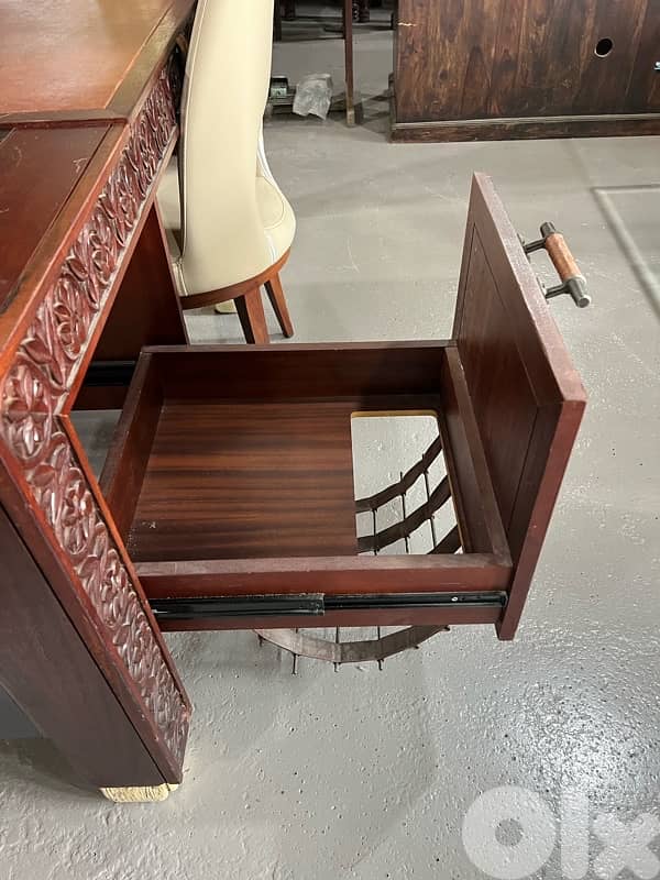 solid wood office with leather chair 3