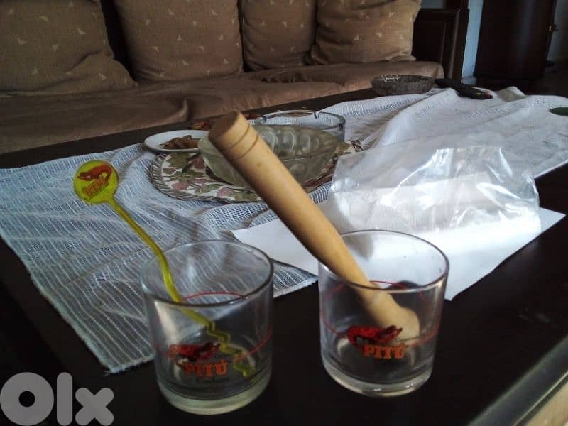 Pitu Rum cups with accessories 0