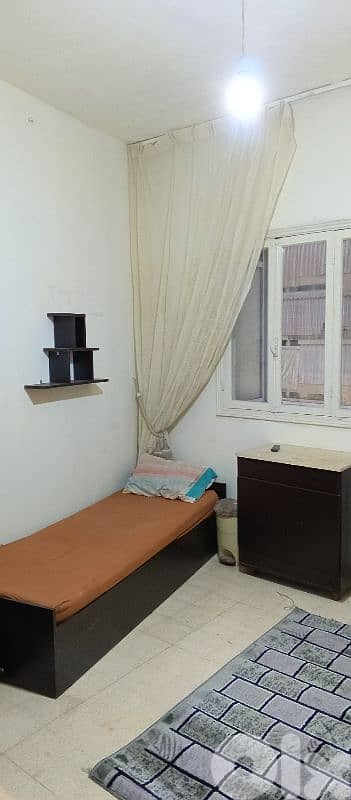 غرف مستقلة  للبنات مع مطبخ وحمام وشرفة 180$ للشخص الواحد 0