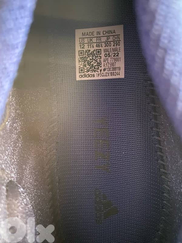 YEEZY Knit Runner Faded Azure 4