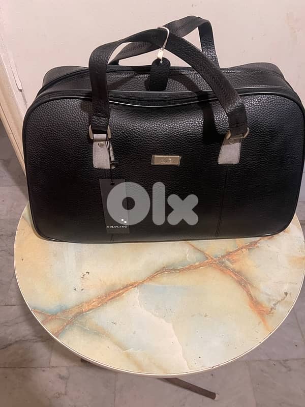 SELECTED weekend bag black brand new 2