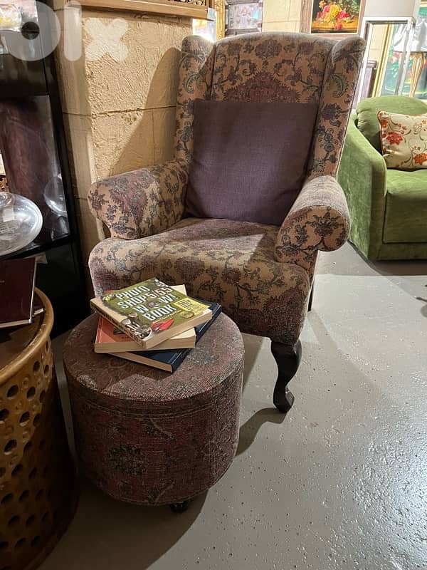 arm chair with pouf chair 2