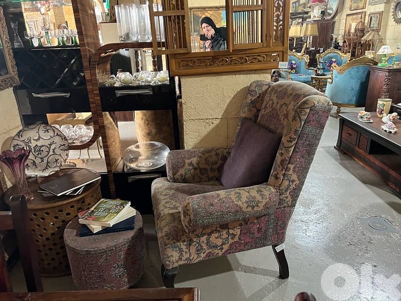 arm chair with pouf chair 3