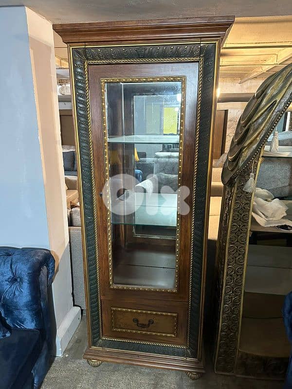 فاترينة كريستال كتير مرتبة شغل برا 1