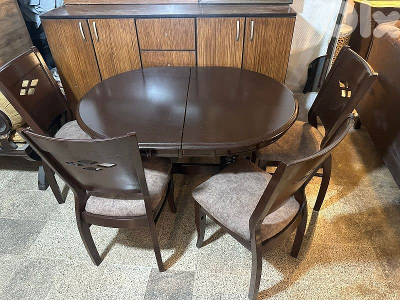 طاولة سفرة بتتكبر وبتتصغر 4 كراسي 0