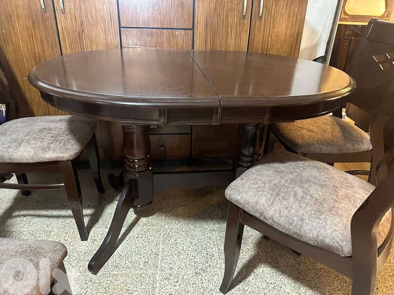 طاولة سفرة بتتكبر وبتتصغر 4 كراسي 1